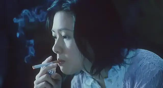 成熟韵味的40岁女人头像侧面