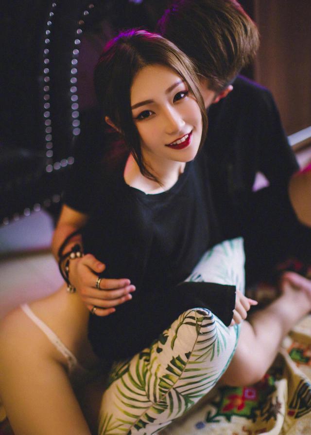 厕所偷