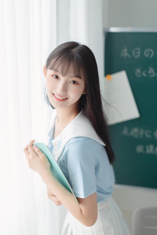 男生和女生一起打扑克