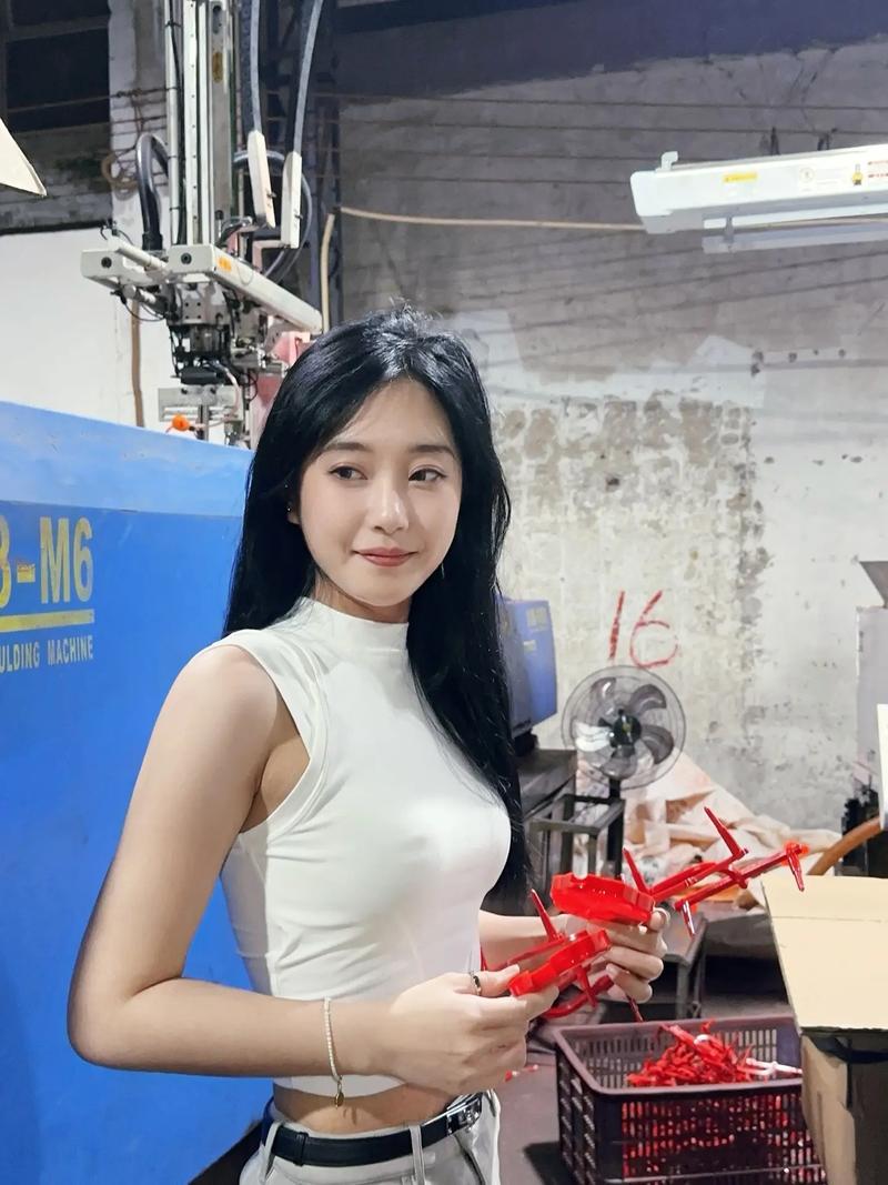 妹妹说家里没人我们做吧